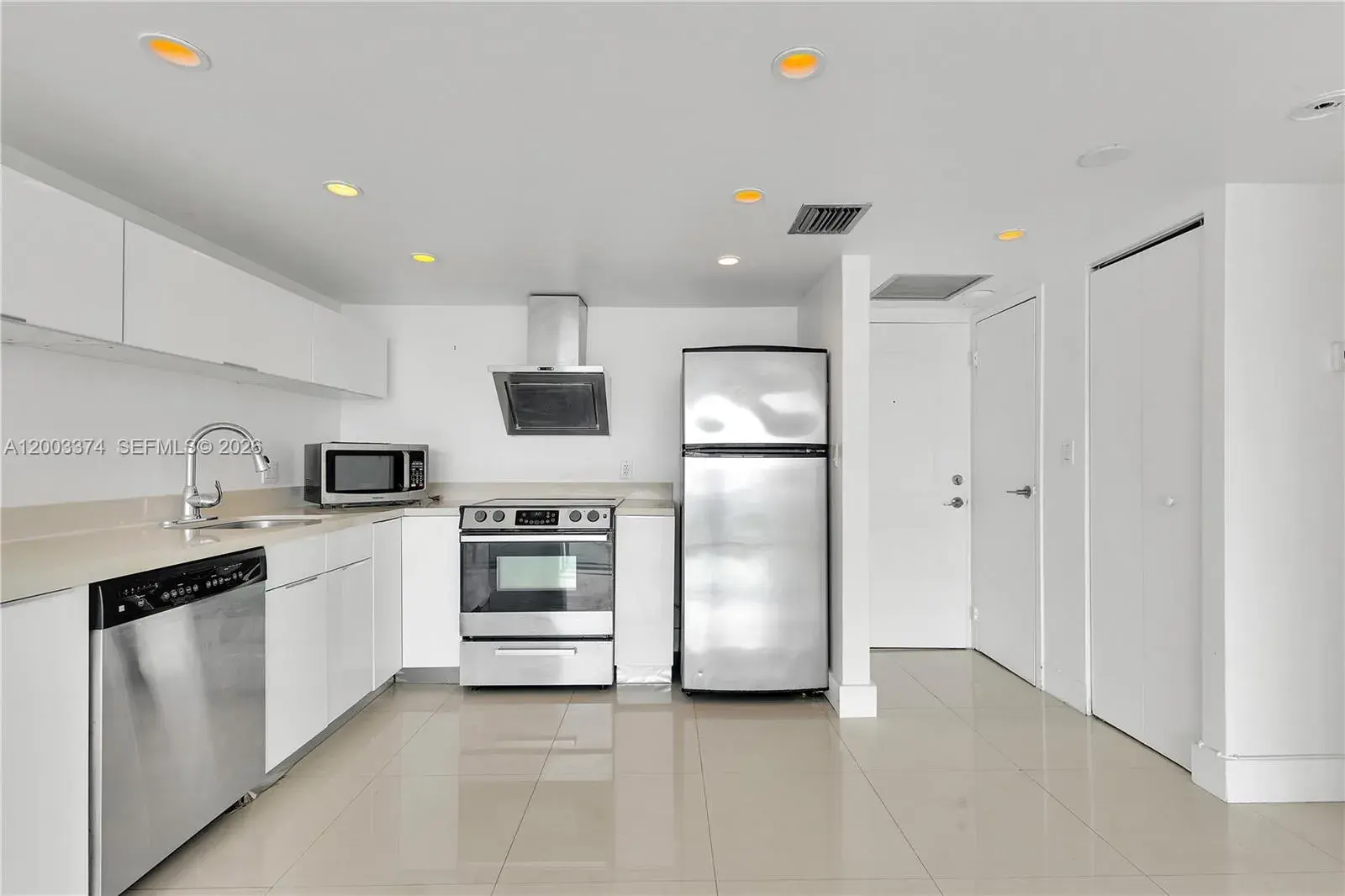 100 Bayview Dr # 1002, Sunny Isles Beach FL 33160