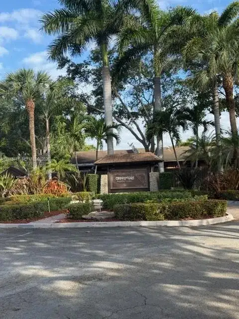 10331 Holly Ct, Pembroke Pines FL 33026 photo 4