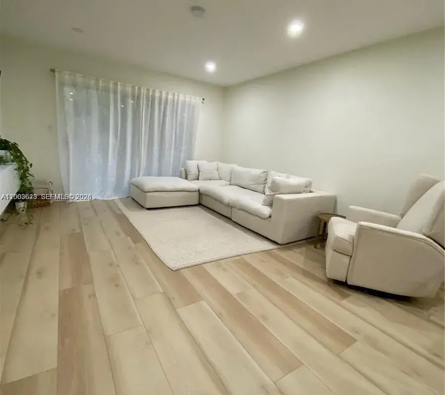 1200 Tallwood Ave # 302, Hollywood FL 33021