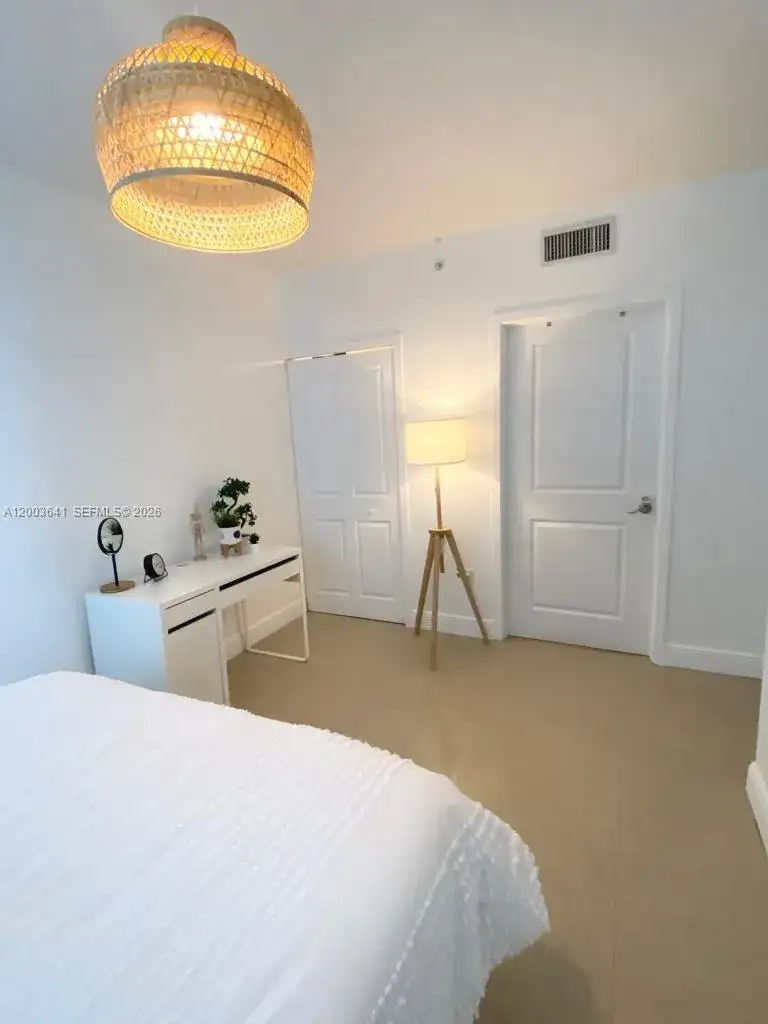 170 SE 14th St # 1504, Miami FL 33131 photo 4
