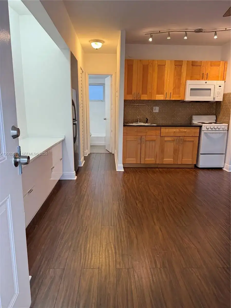 740 Michigan Ave # 7, Miami Beach FL 33139 photo 3