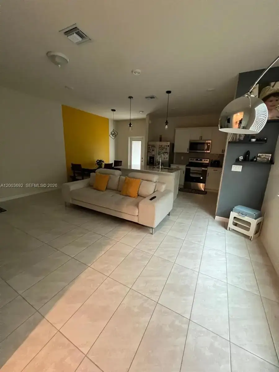 3235 Watercress DR, Lauderdale Lakes FL 33311 photo 3