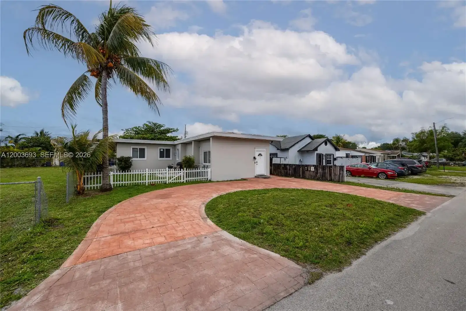 2204 Mckinley St, Hollywood FL 33020