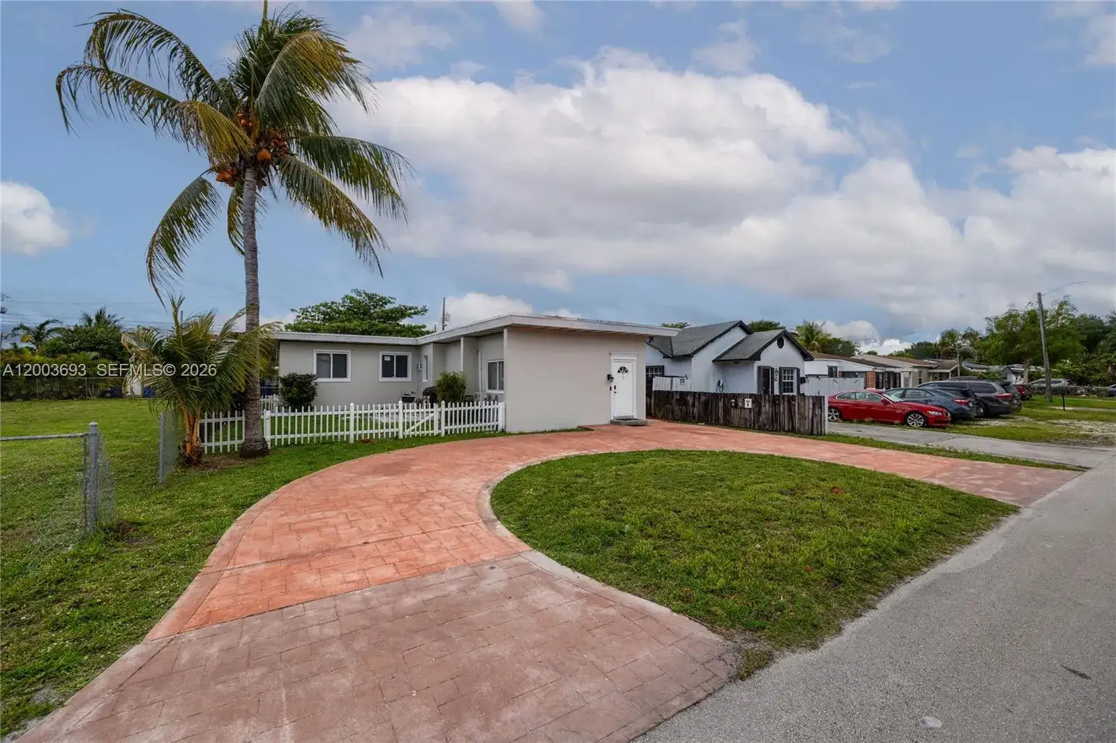 2204 Mckinley St, Hollywood FL 33020