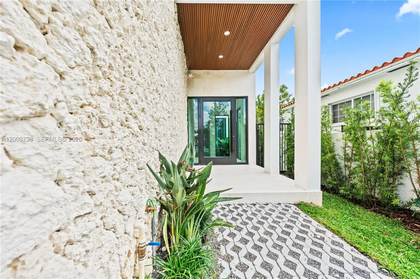 3320 SW 23rd St, Miami FL 33145