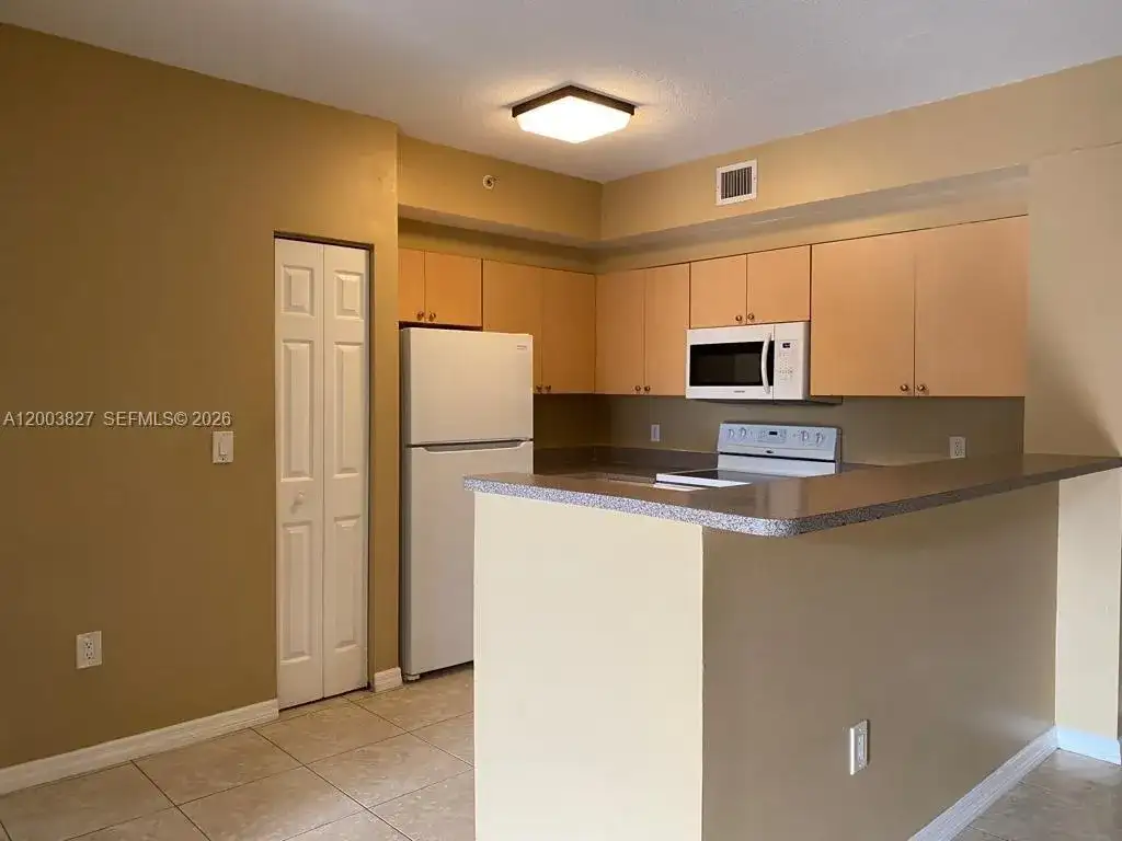 8060 N Nob Hill Rd # 203, Tamarac FL 33321 photo 3