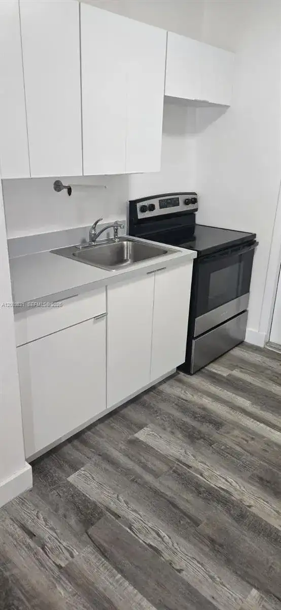 1910 NW 29th St # 7, Miami FL 33142 photo 4