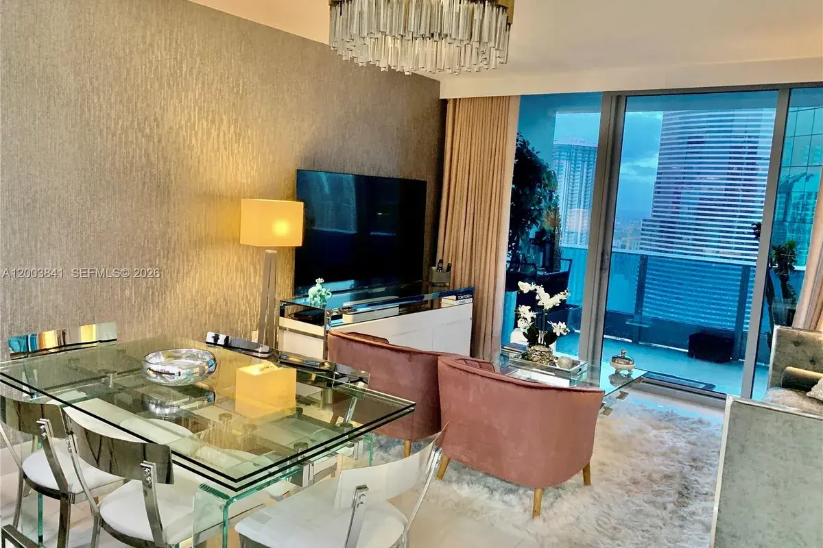 200 Biscayne Boulevard Way # 4011, Miami FL 33131