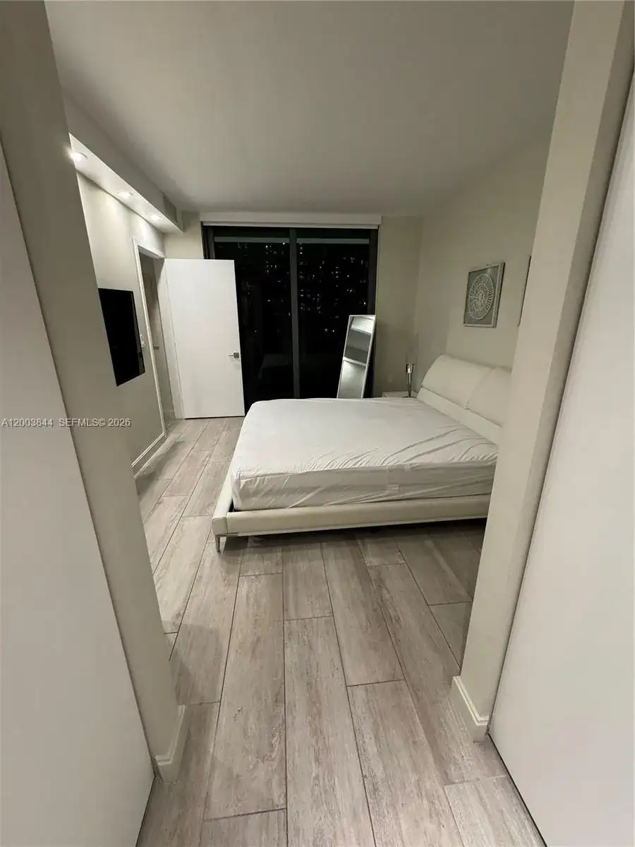 55 SW 9th St # 1204, Miami FL 33130 photo 3