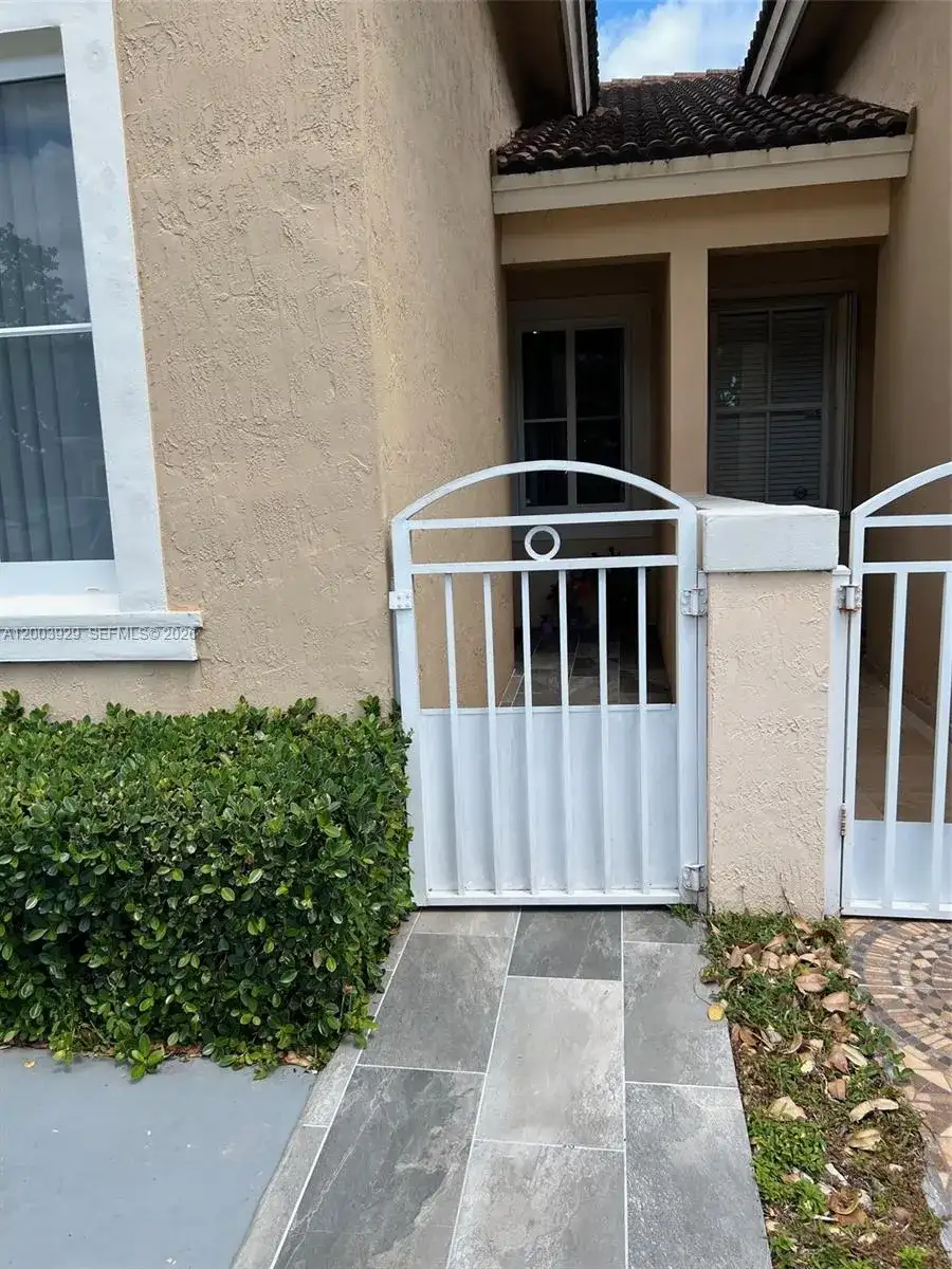 11021 SW 236th Ter, Homestead FL 33032 photo 2