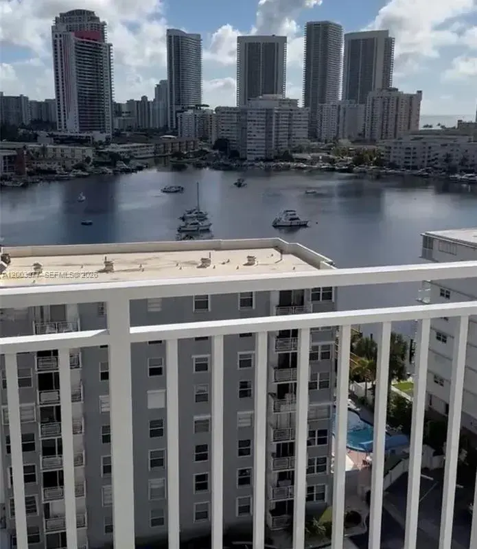 427 Golden Isles Dr # 14E, Hallandale Beach FL 33009