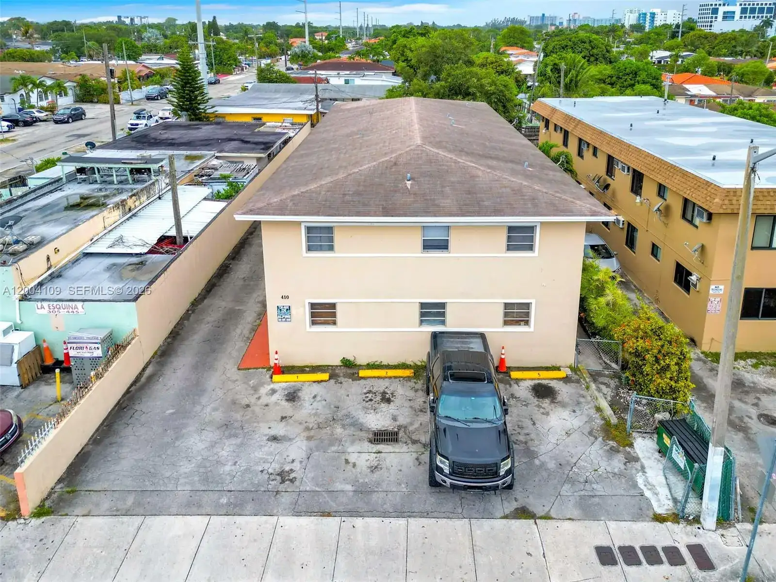 410 NW 47th Ave, Miami FL 33126 photo 2