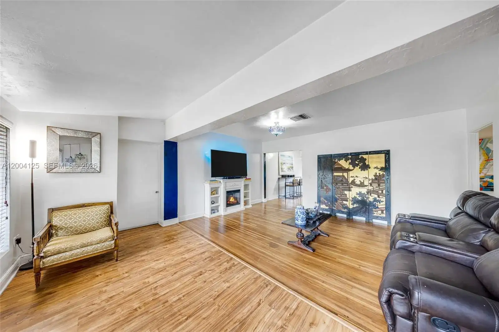 1061 Wren Ave, Miami Springs FL 33166 photo 2