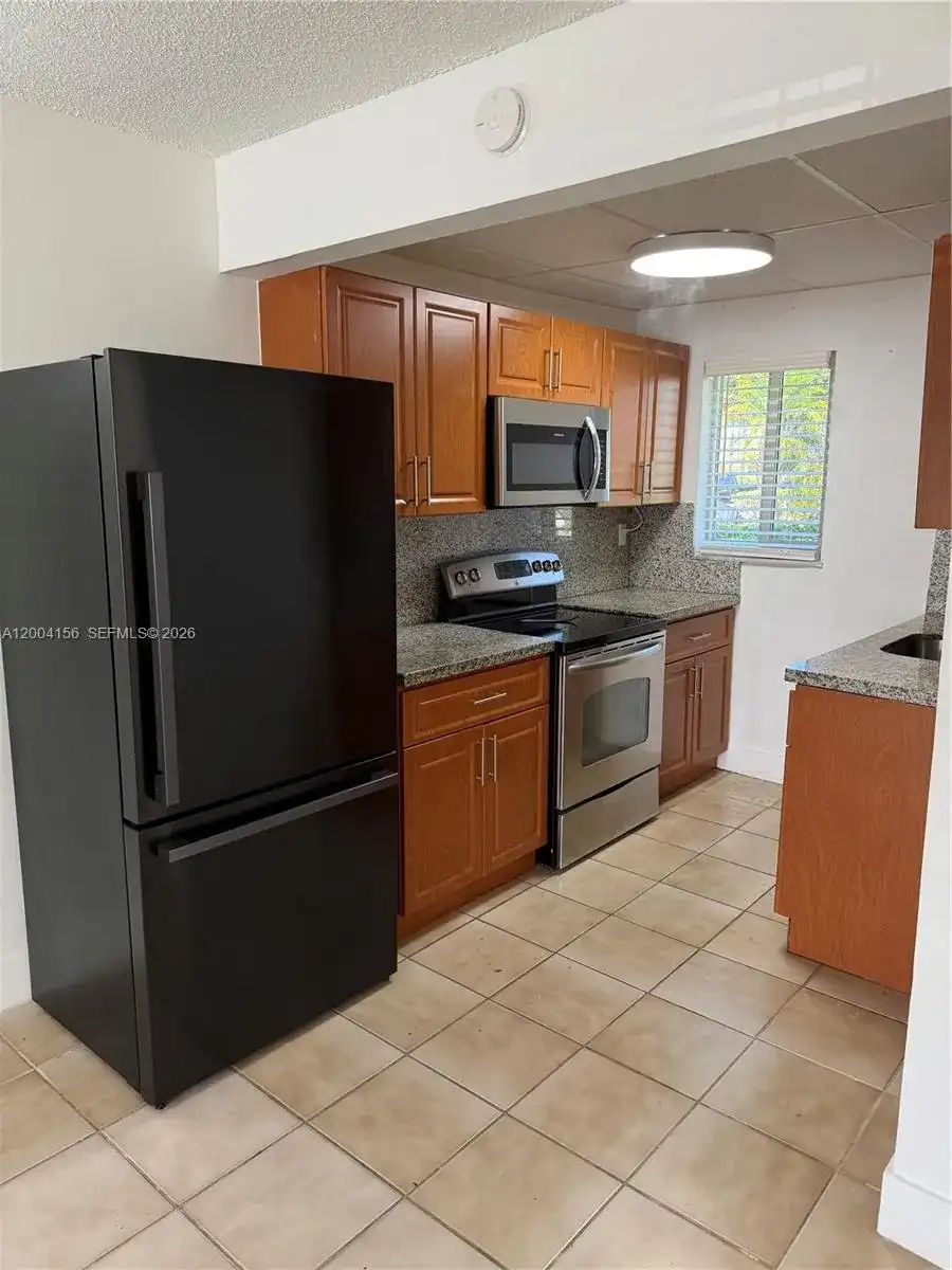 4050 NW 135th St # 10, Opa-Locka FL 33054