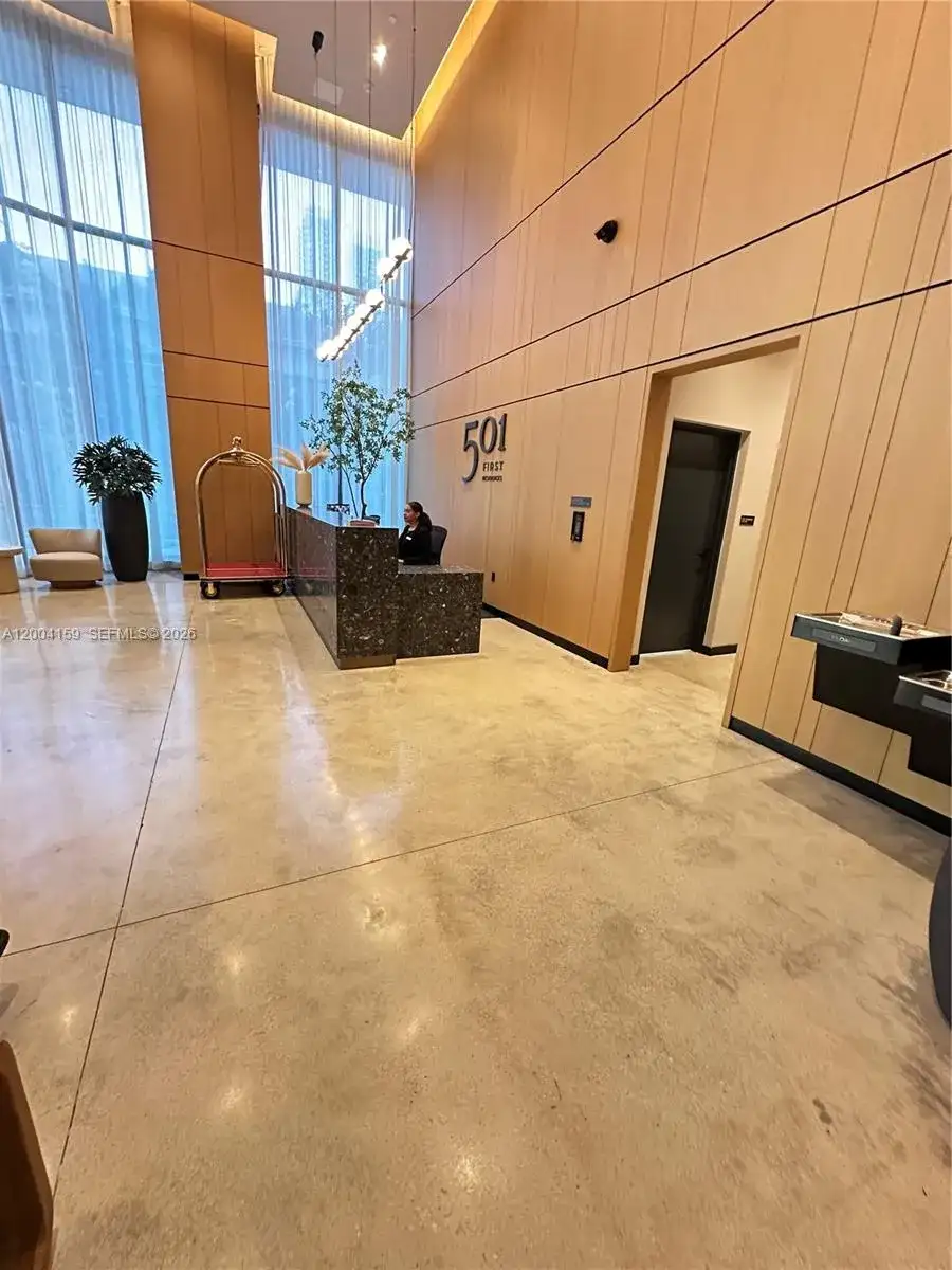 121 NE 5 # 2712, Miami FL 33132 photo 2