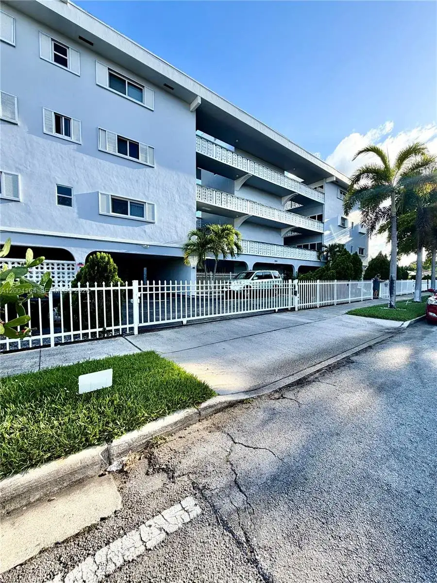 1818 Rodman St # 3A, Hollywood FL 33020 photo 2