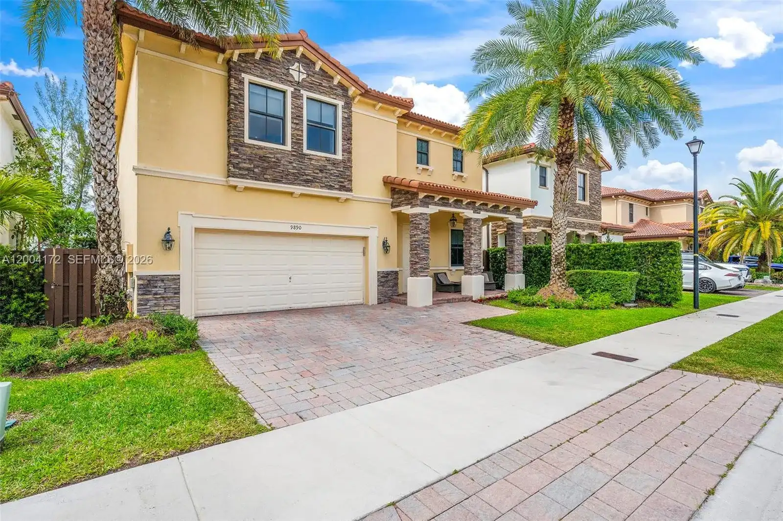 9890 NW 86th Ter, Doral FL 33178