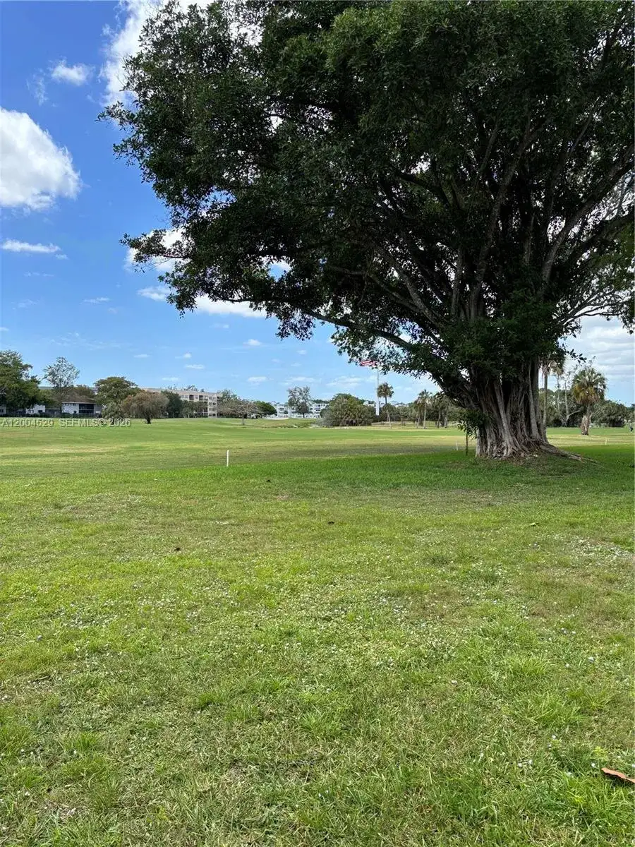 1045 Country Club Dr # 307, Margate FL 33063 photo 2