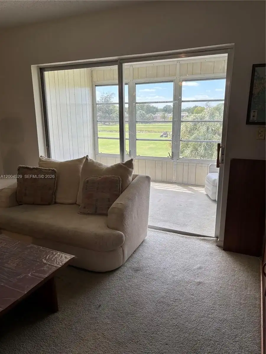1045 Country Club Dr # 307, Margate FL 33063 photo 4