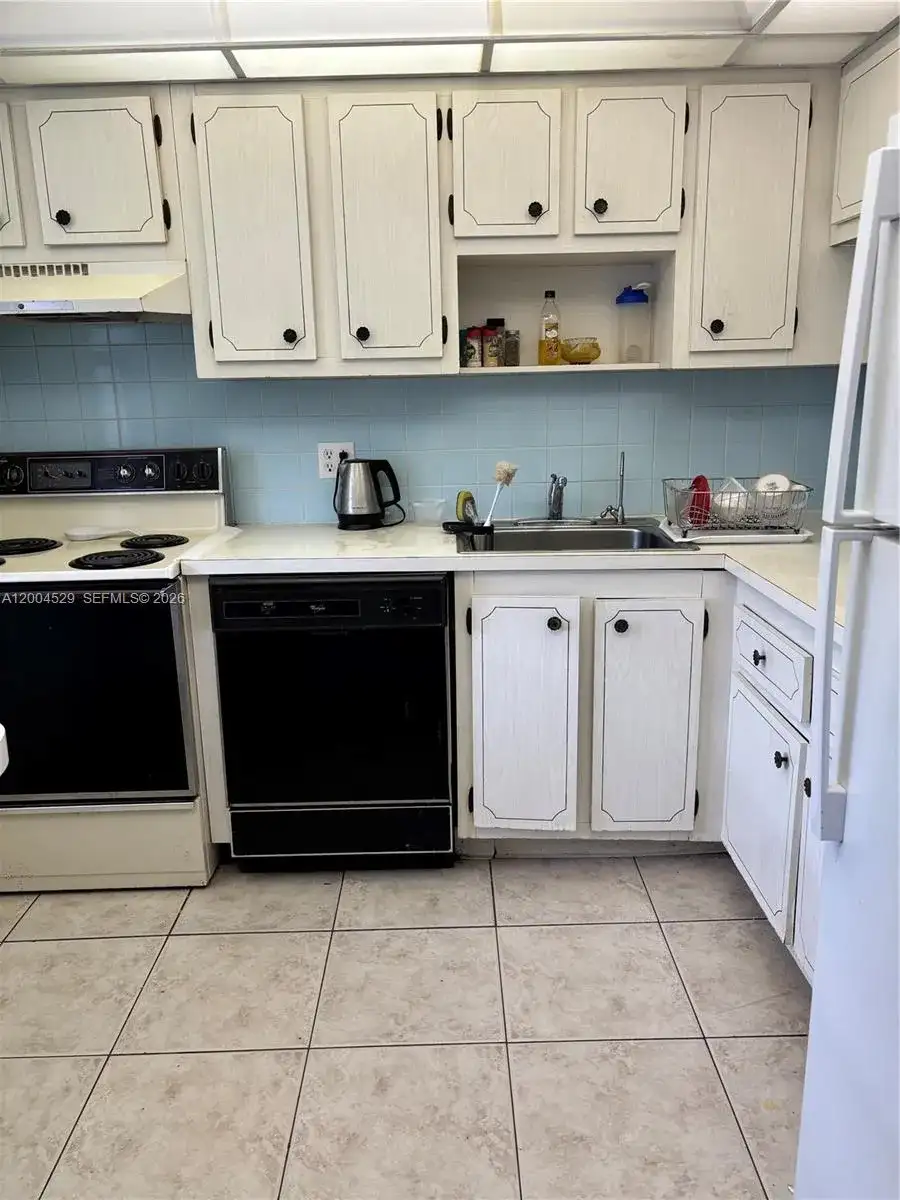 1045 Country Club Dr # 307, Margate FL 33063 photo 5
