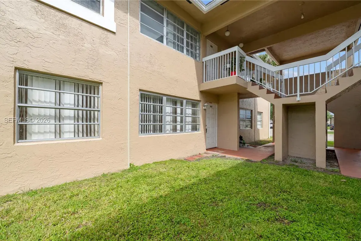 9964 Twin Lakes Dr # B, Coral Springs FL 33071