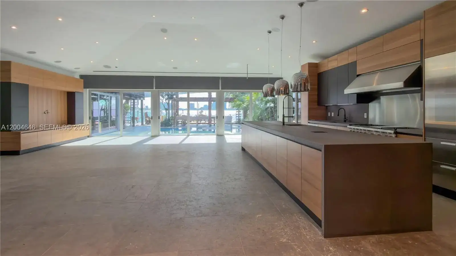 2440 N Shore Ter, Miami Beach FL 33141 photo 4