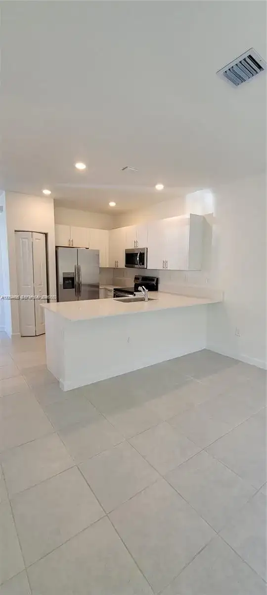 1010 SE 26th Ter, Homestead FL 33035 photo 4