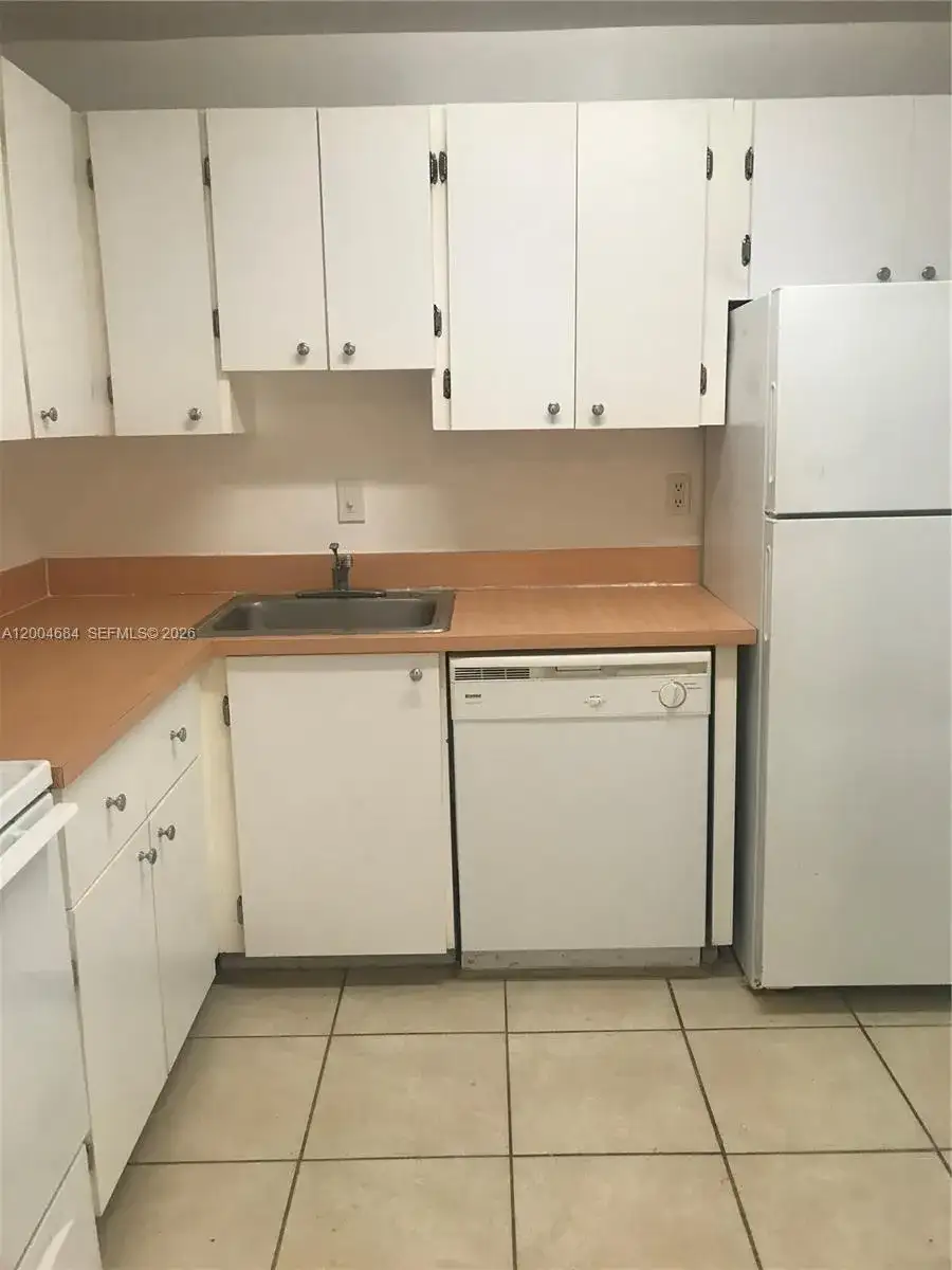 5112 NW 79 AV # 201, Doral FL 33166 photo 3