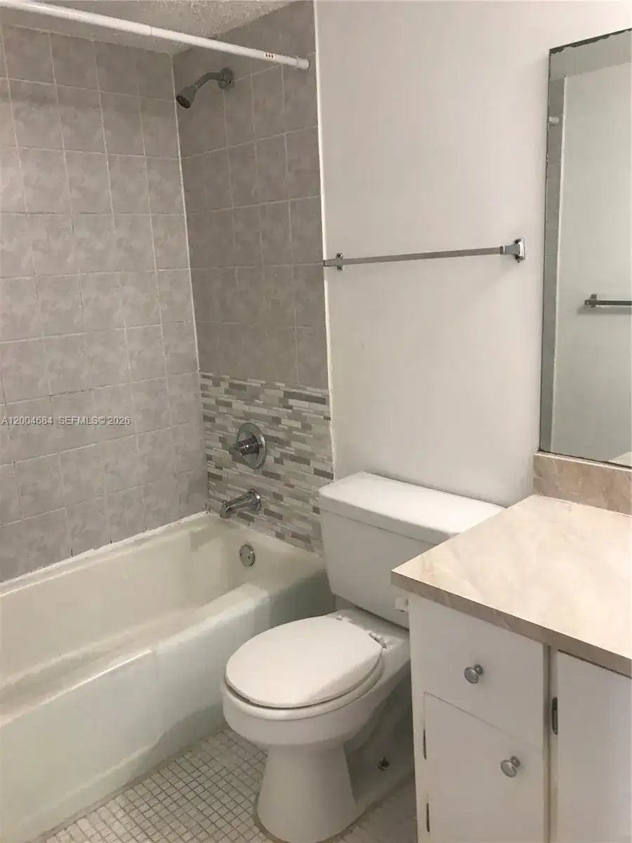 5112 NW 79 AV # 201, Doral FL 33166 photo 4