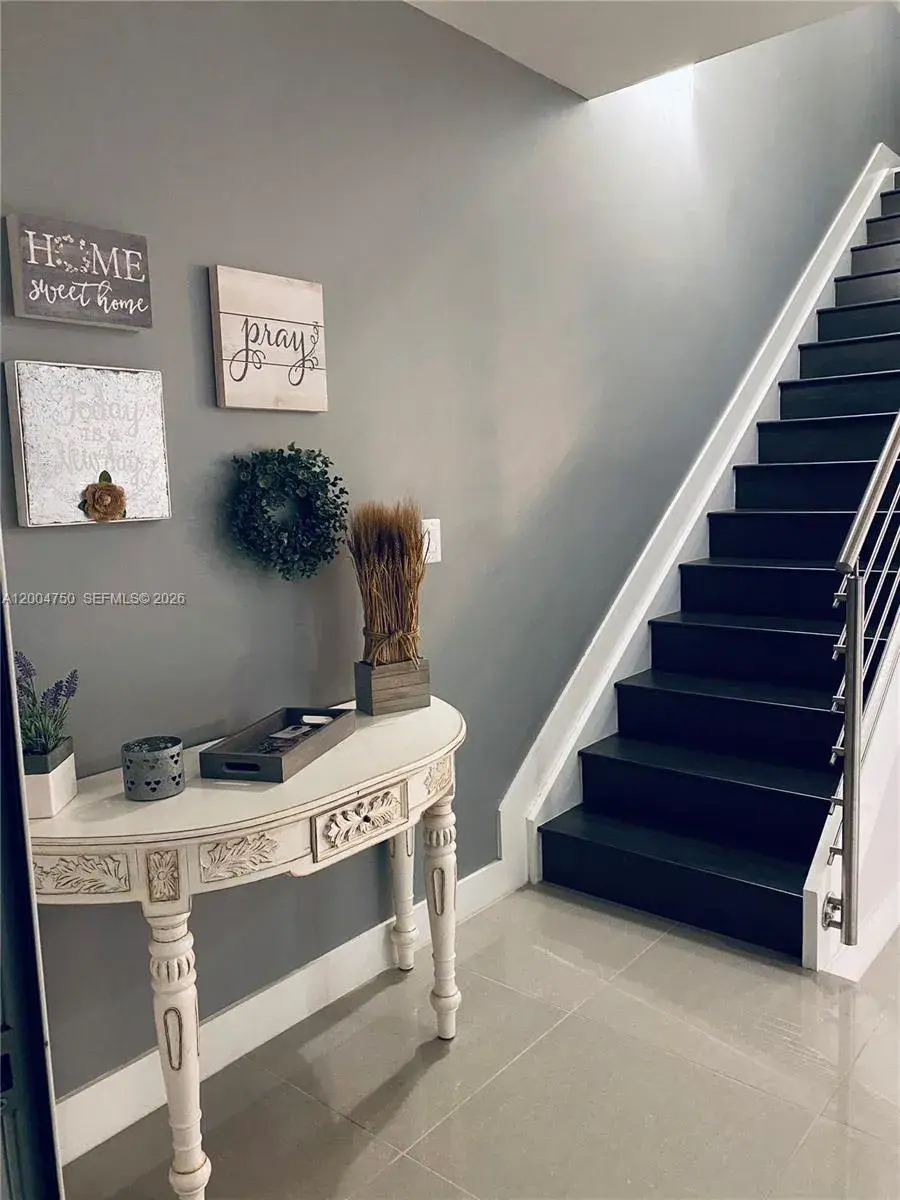 10424 NW 63rd Ter, Doral FL 33178