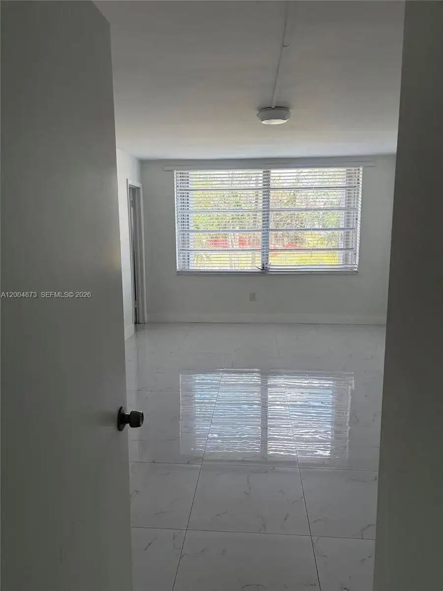 1401 NE 191st St # D201, Miami FL 33179 photo 4