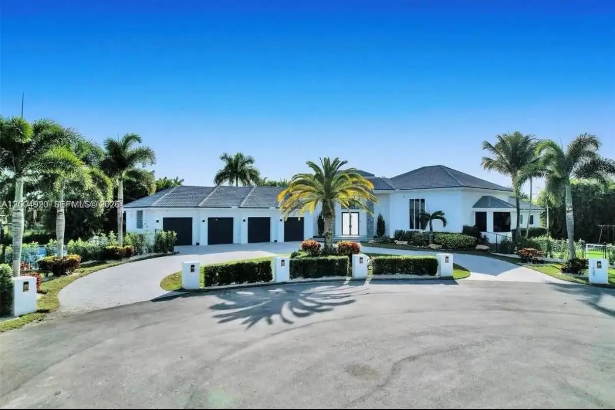 11400 NW 7th St, Plantation FL 33325