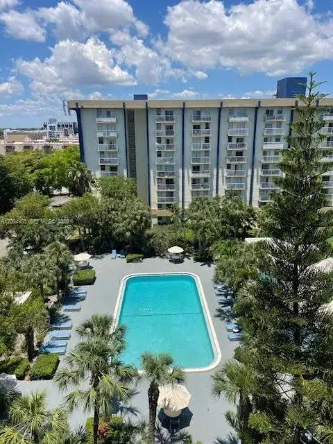 4550 NW 9th St # 803E, Miami FL 33126 photo 2