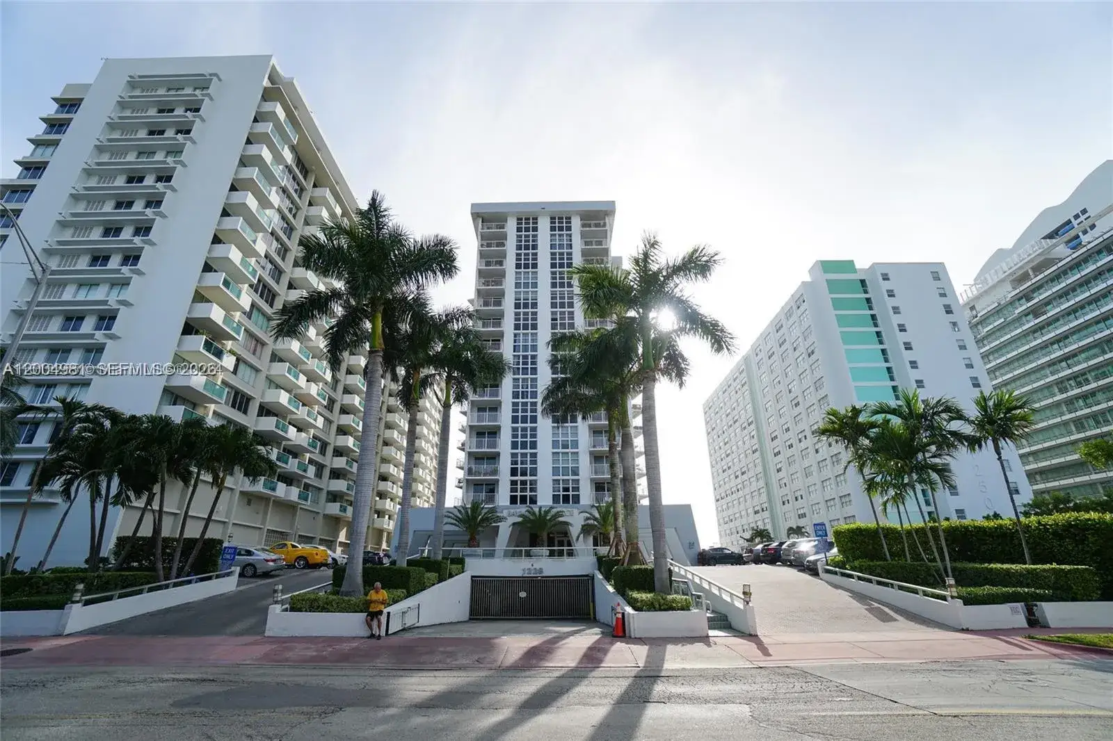 1 bedroom 1 bath Residential for sale at 1228 West Ave # 513, Miami Beach FL 33139