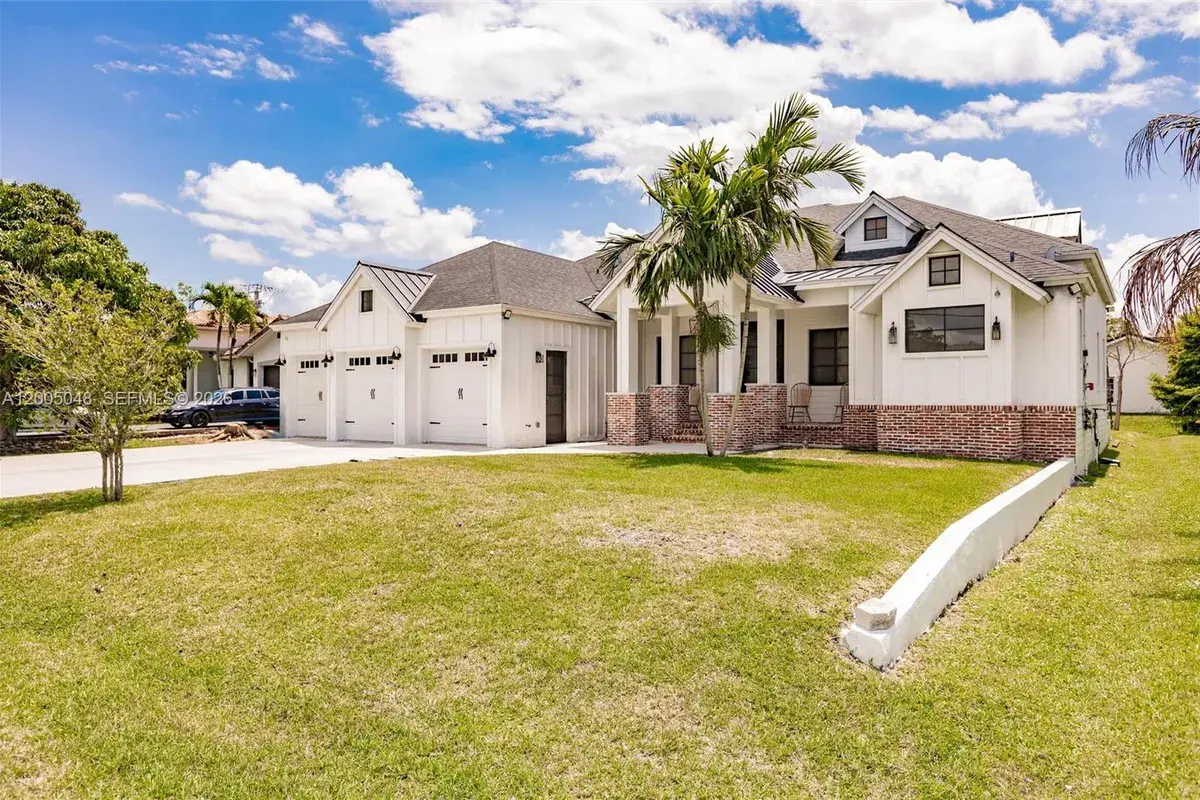 11240 NW 23rd St, Plantation FL 33323