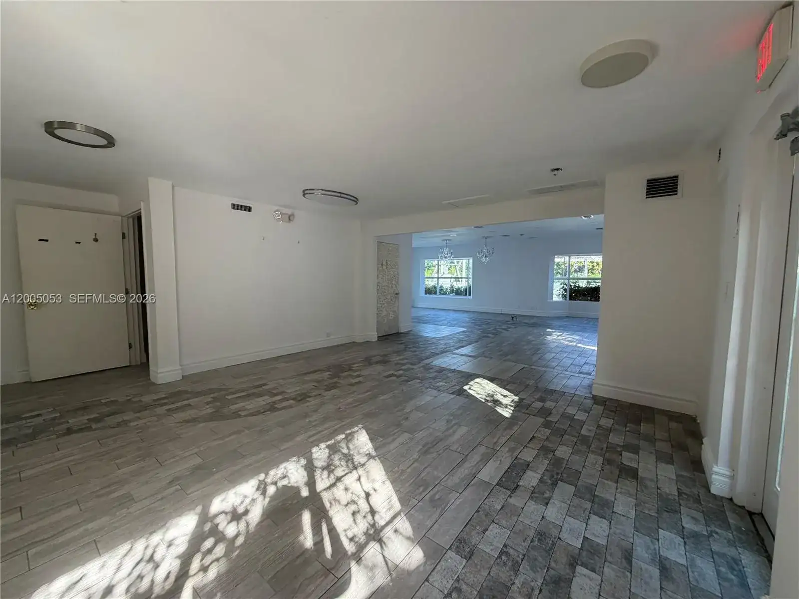17840 W Dixie Hwy, North Miami Beach FL 33160 photo 2