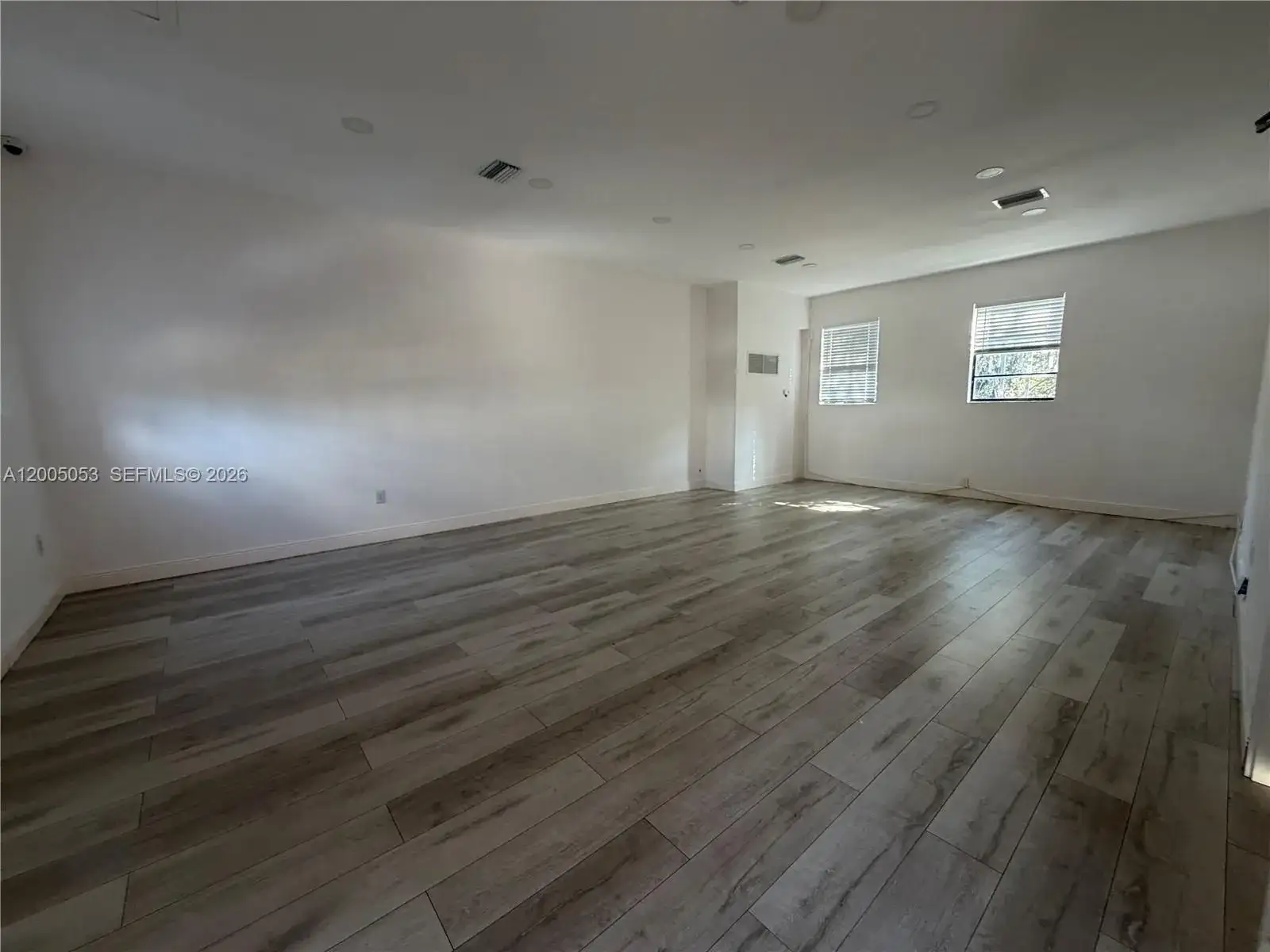 17840 W Dixie Hwy, North Miami Beach FL 33160 photo 3