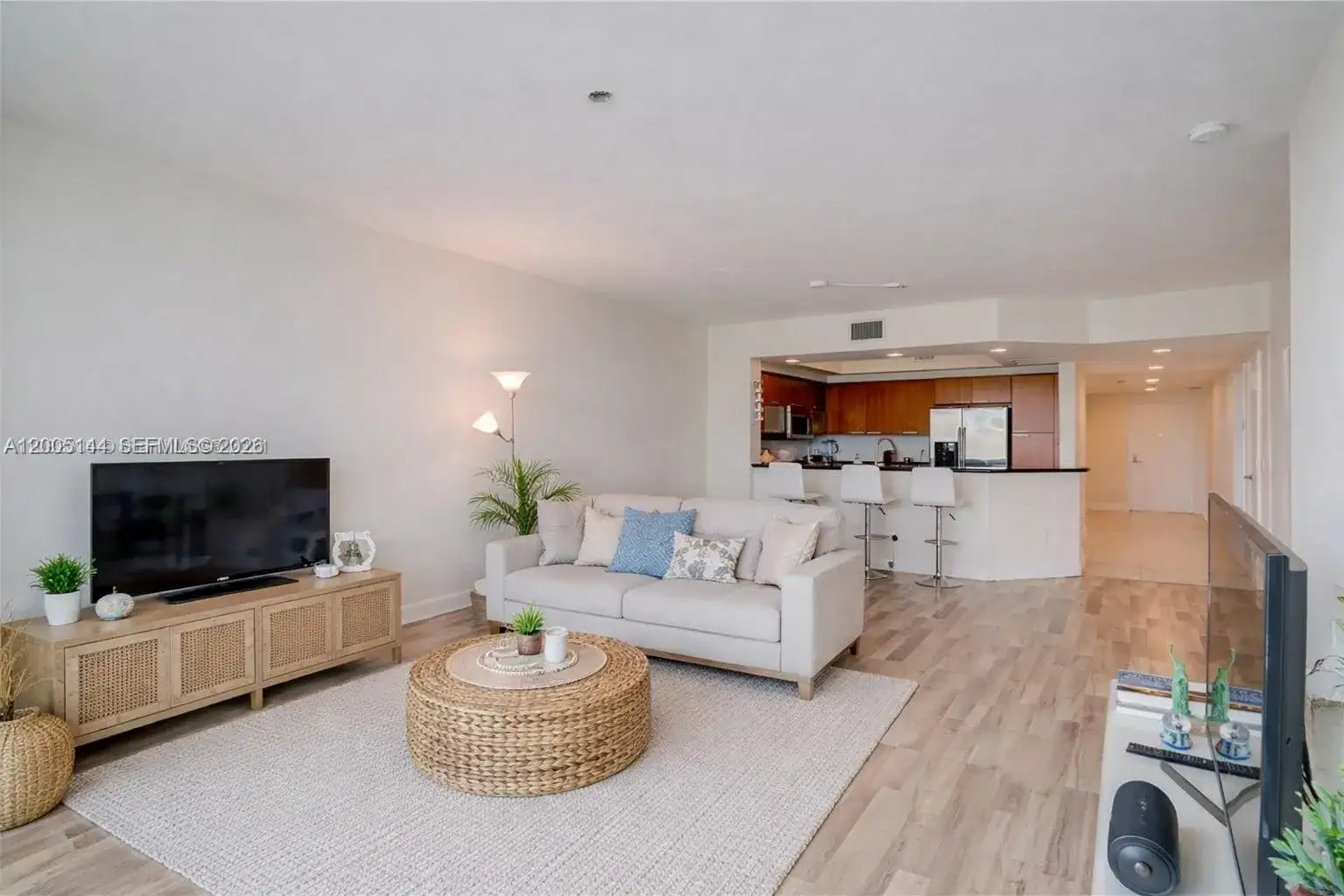 15051 Royal Oaks Ln # 503, North Miami FL 33181 photo 3