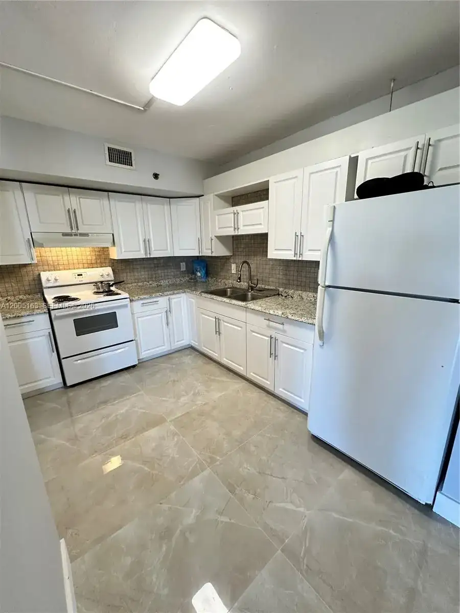 901 Hillcrest Dr # 315, Hollywood FL 33021 photo 2