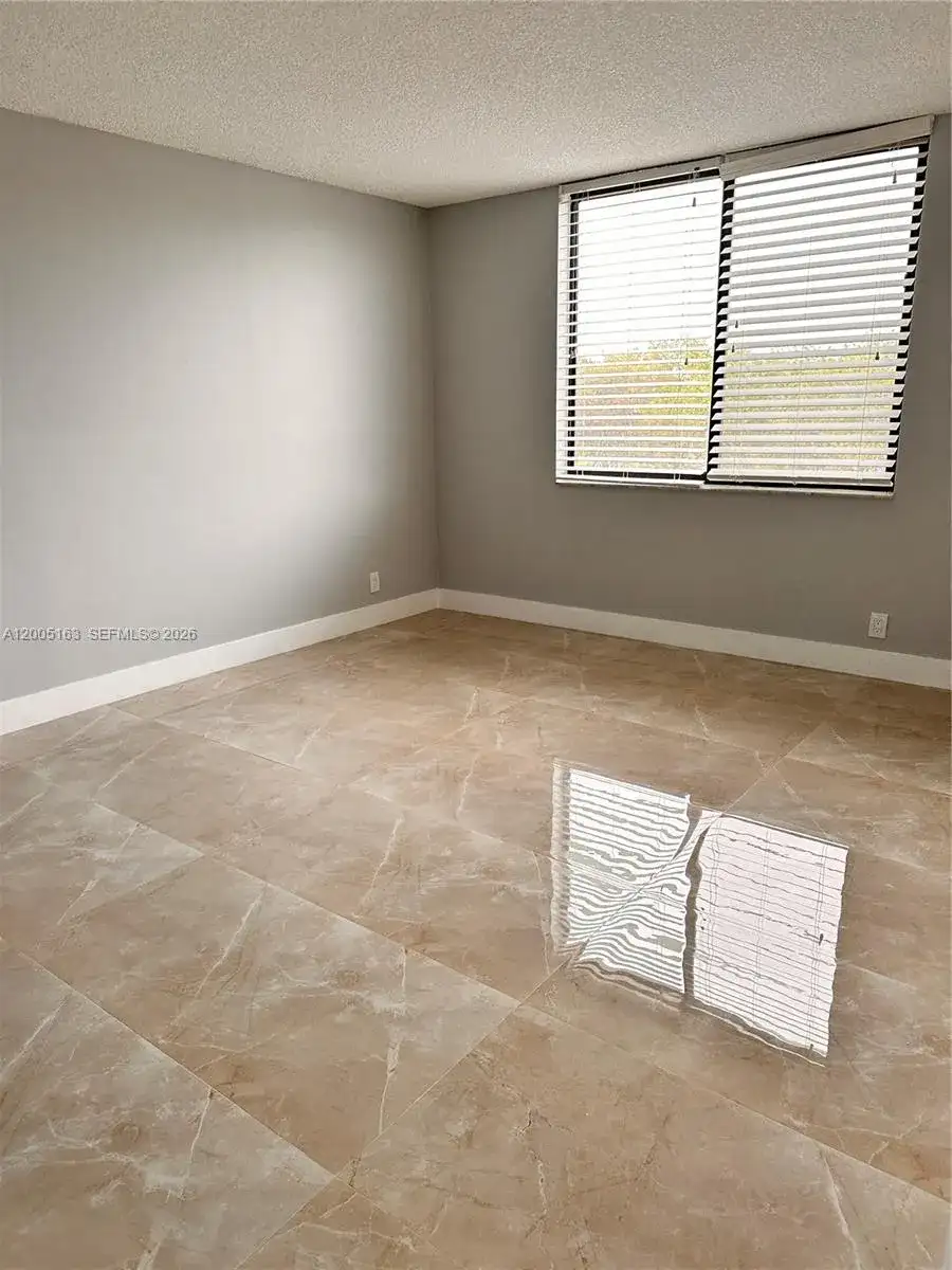 901 Hillcrest Dr # 315, Hollywood FL 33021 photo 5
