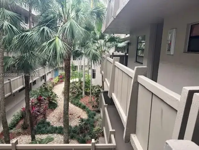 1101 Colony Point Cir # 318, Pembroke Pines FL 33026 photo 2