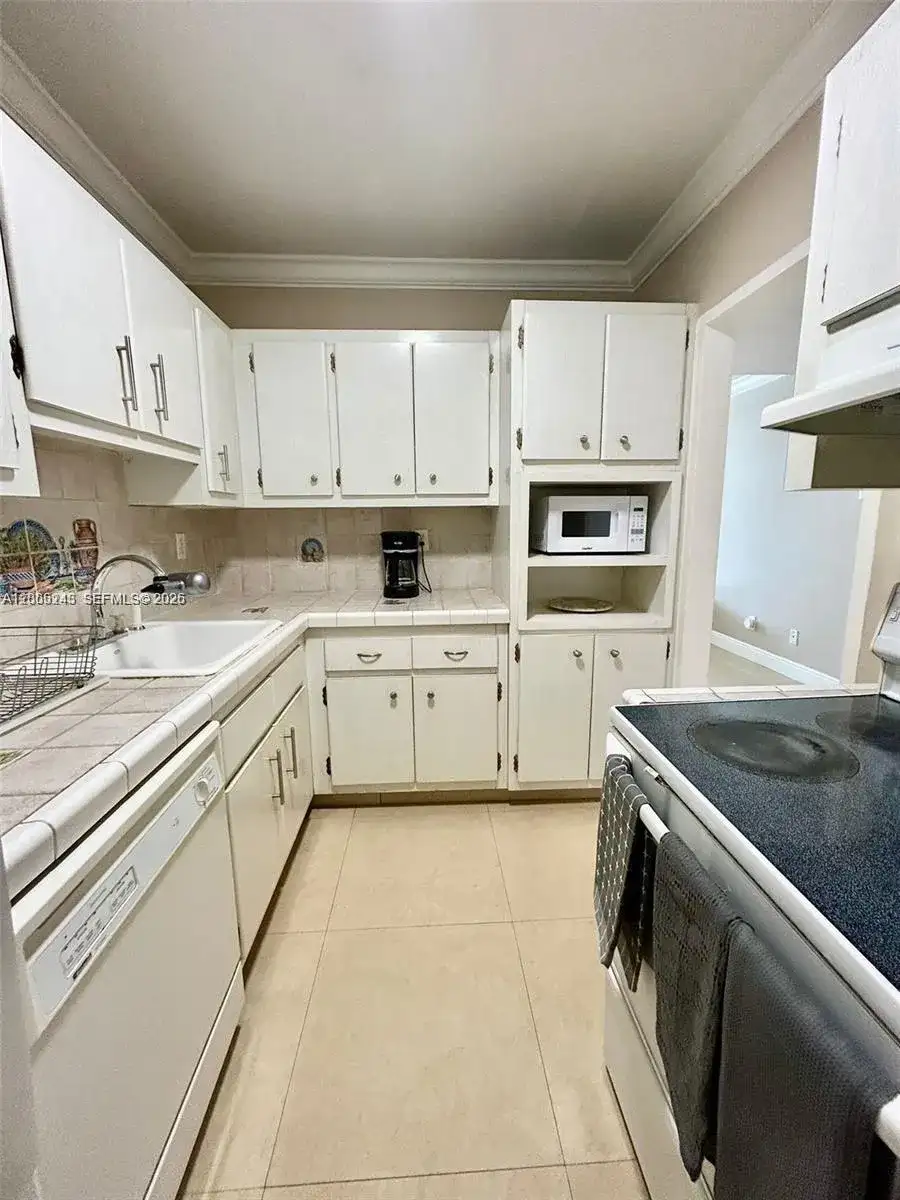 100 Lincoln Rd # 1010, Miami Beach FL 33139 photo 4