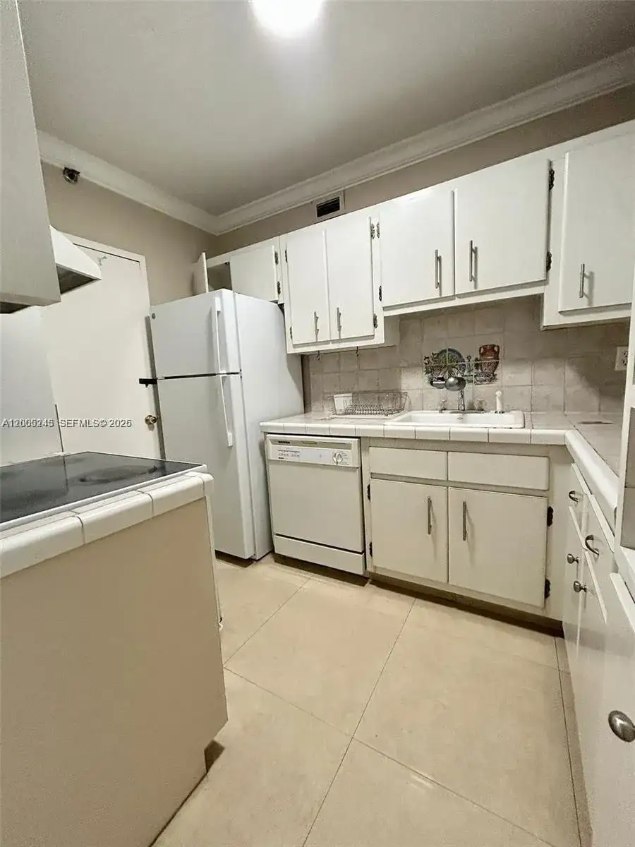 100 Lincoln Rd # 1010, Miami Beach FL 33139 photo 5