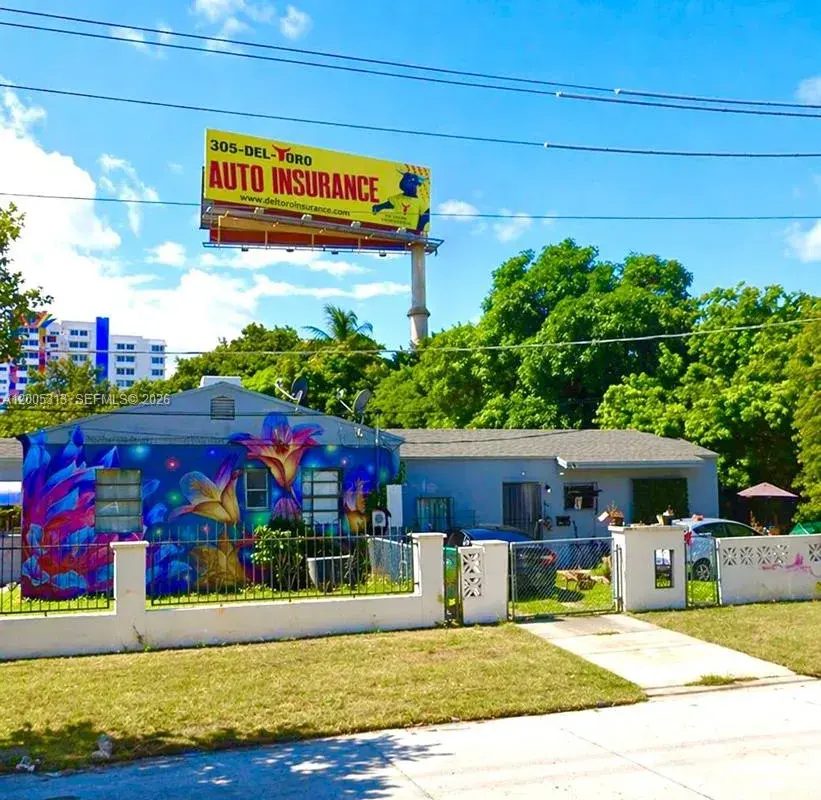 301 NW 37th St, Miami FL 33127