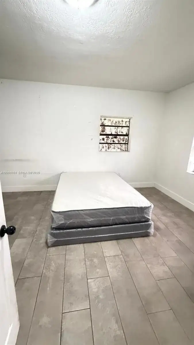301 NW 37th St, Miami FL 33127 photo 5