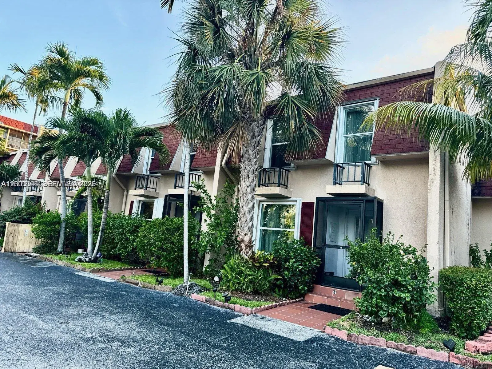 1001 Three Islands Blvd # 31, Hallandale Beach FL 33009