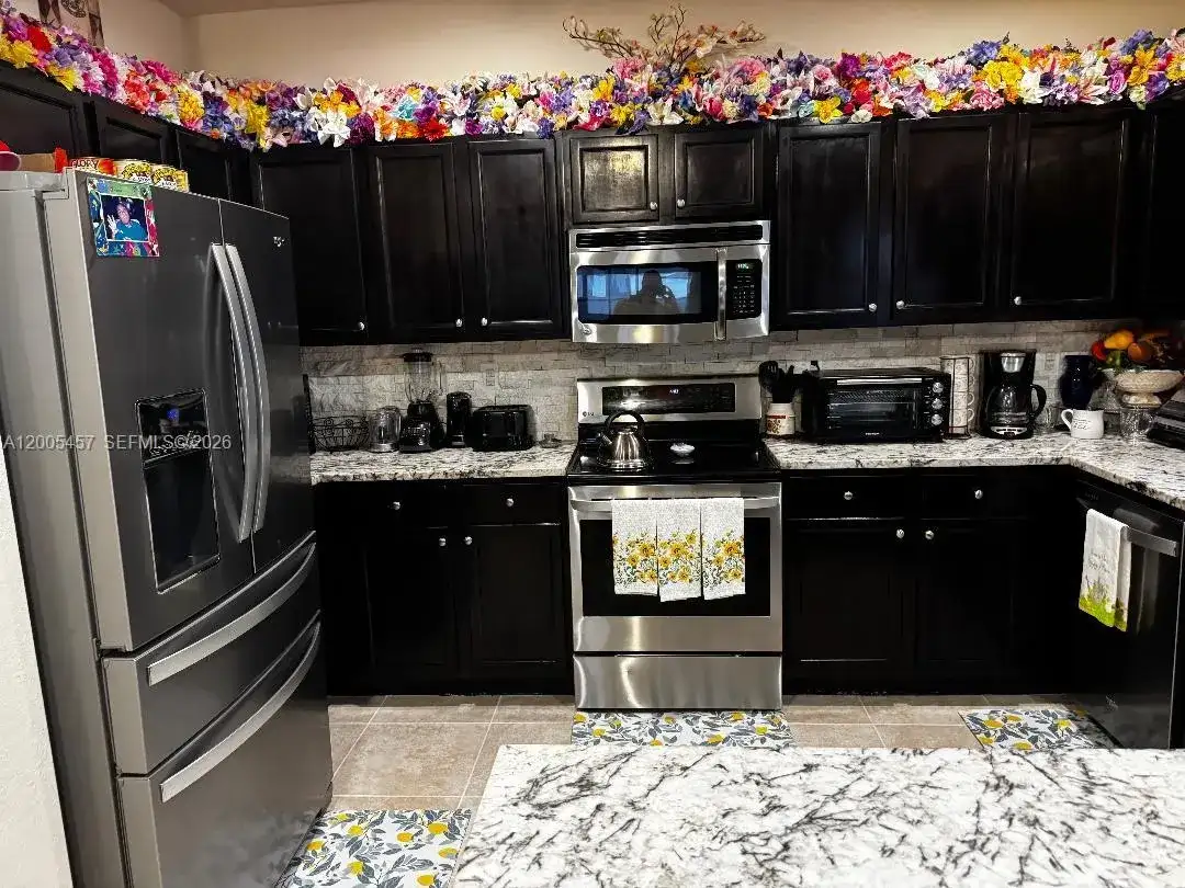 595 SE 33rd Ter, Homestead FL 33033 photo 4