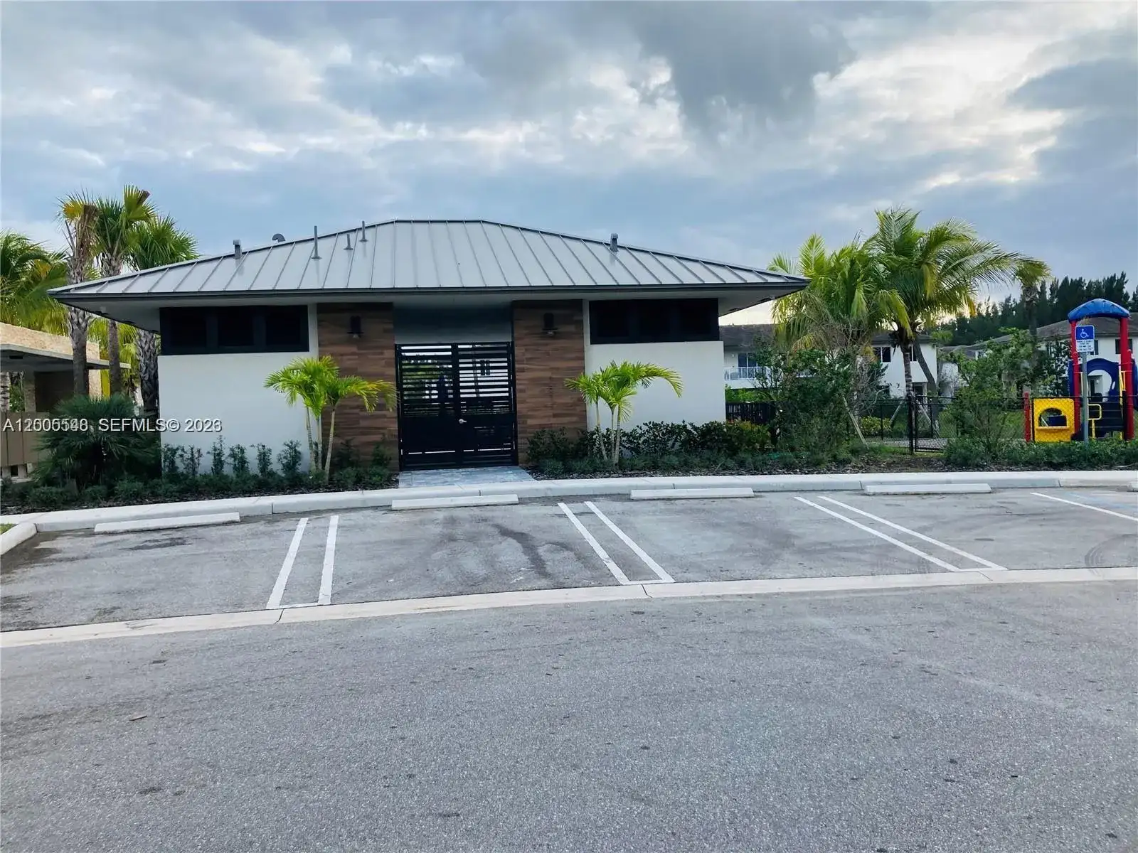 640 Pioneer Way # 640, Royal Palm Beach FL 33411 photo 4
