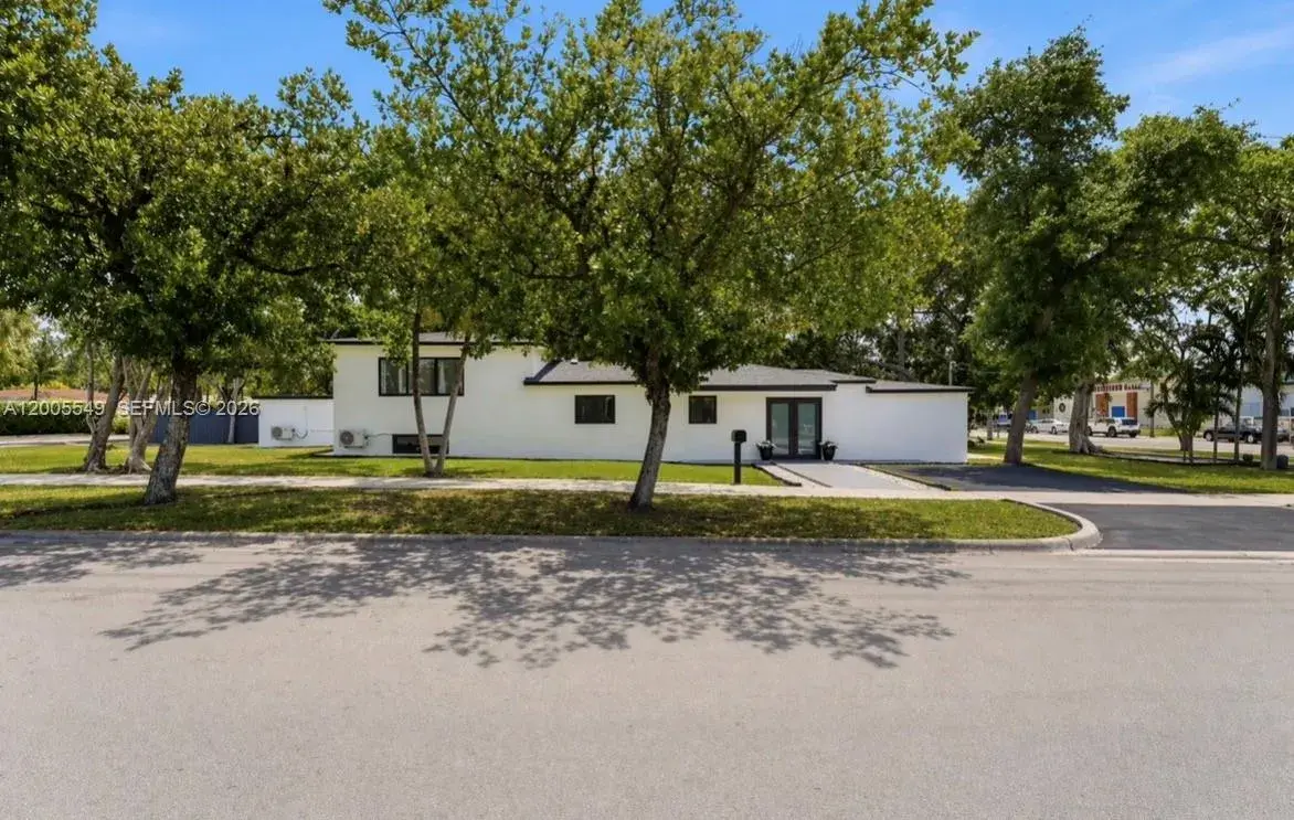 1810 NE 161st St, North Miami Beach FL 33162