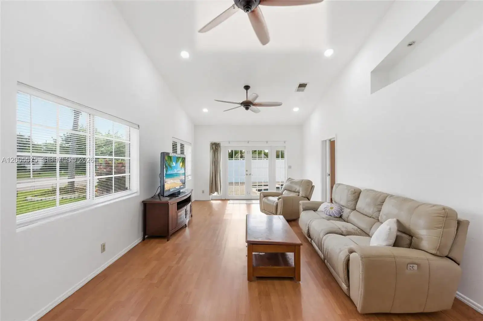 4361 NE 13th Ter, Oakland Park FL 33334 photo 5